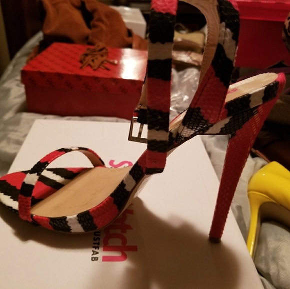 Heels - Picture 4 of 4